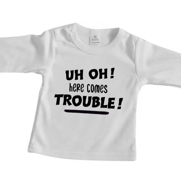 Wit babyshirt Uh oh here comes trouble